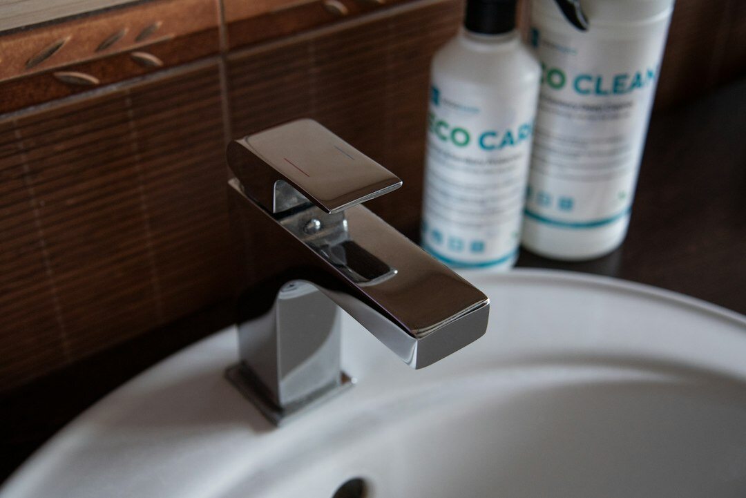 bathroom deep cleaning